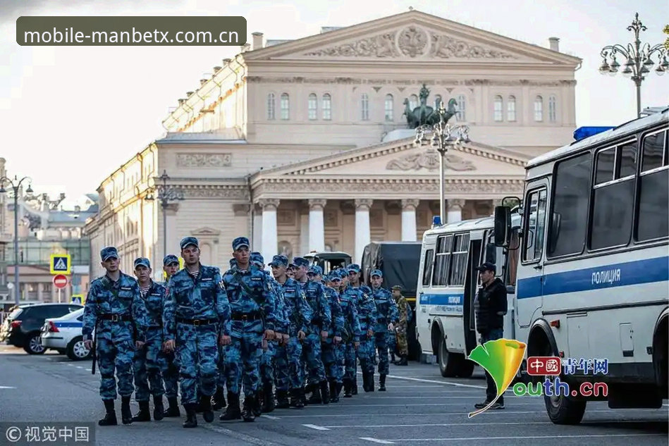 Manbetx体育APP 世界杯安保部署大调整:英警力缩减至三人引发球迷安全讨论新动态